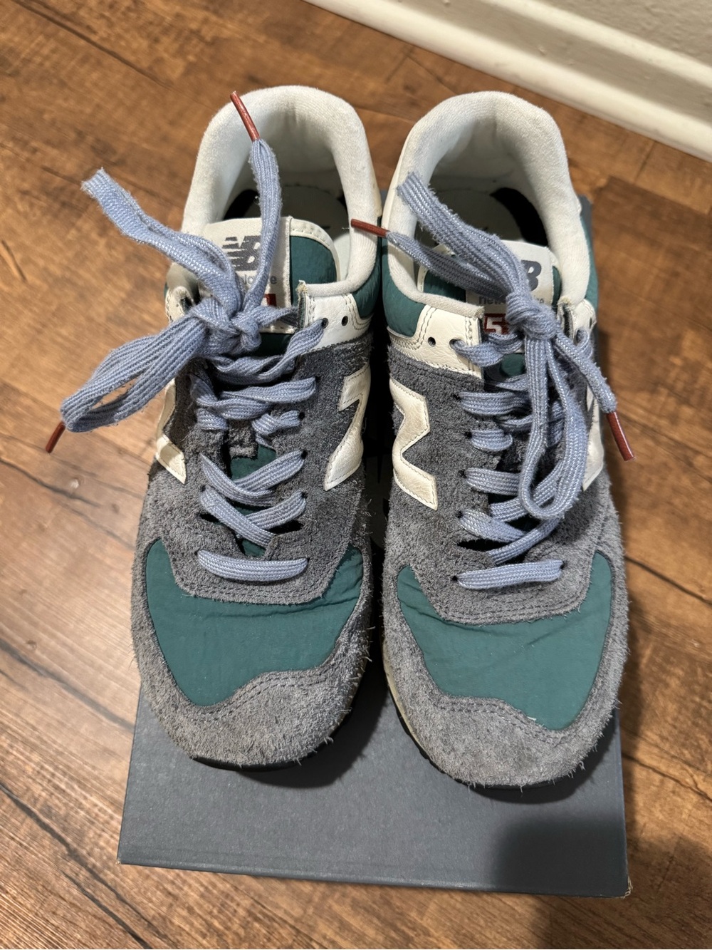 New Balance Men Gray & Teal Lace-Up Sneakers
